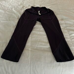 Lululemon size 4 high rise purple cropped leggings